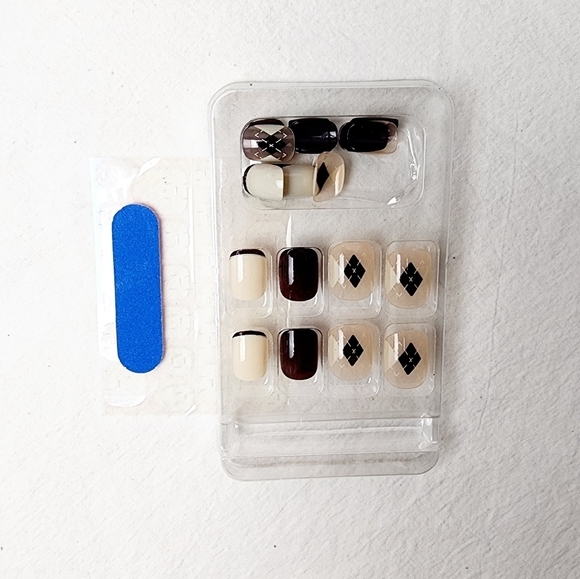 24 Pieces Fake Press On Nails - Picture 5 of 6